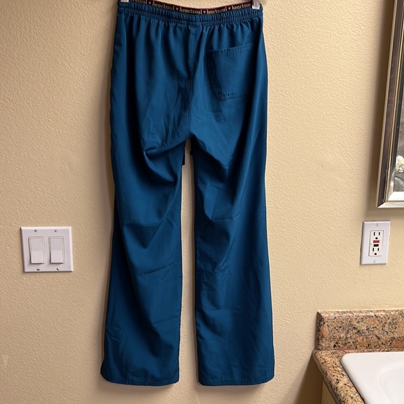 Heartsoul scrubs women’s Pitter-Pat shaped V-Neck top and pants - Picture 8 of 13